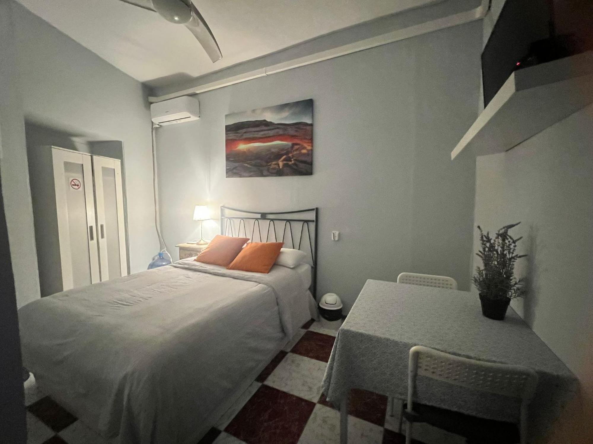 Santa Isabel Low Cost Rooms In Private House Sevilha Exterior foto